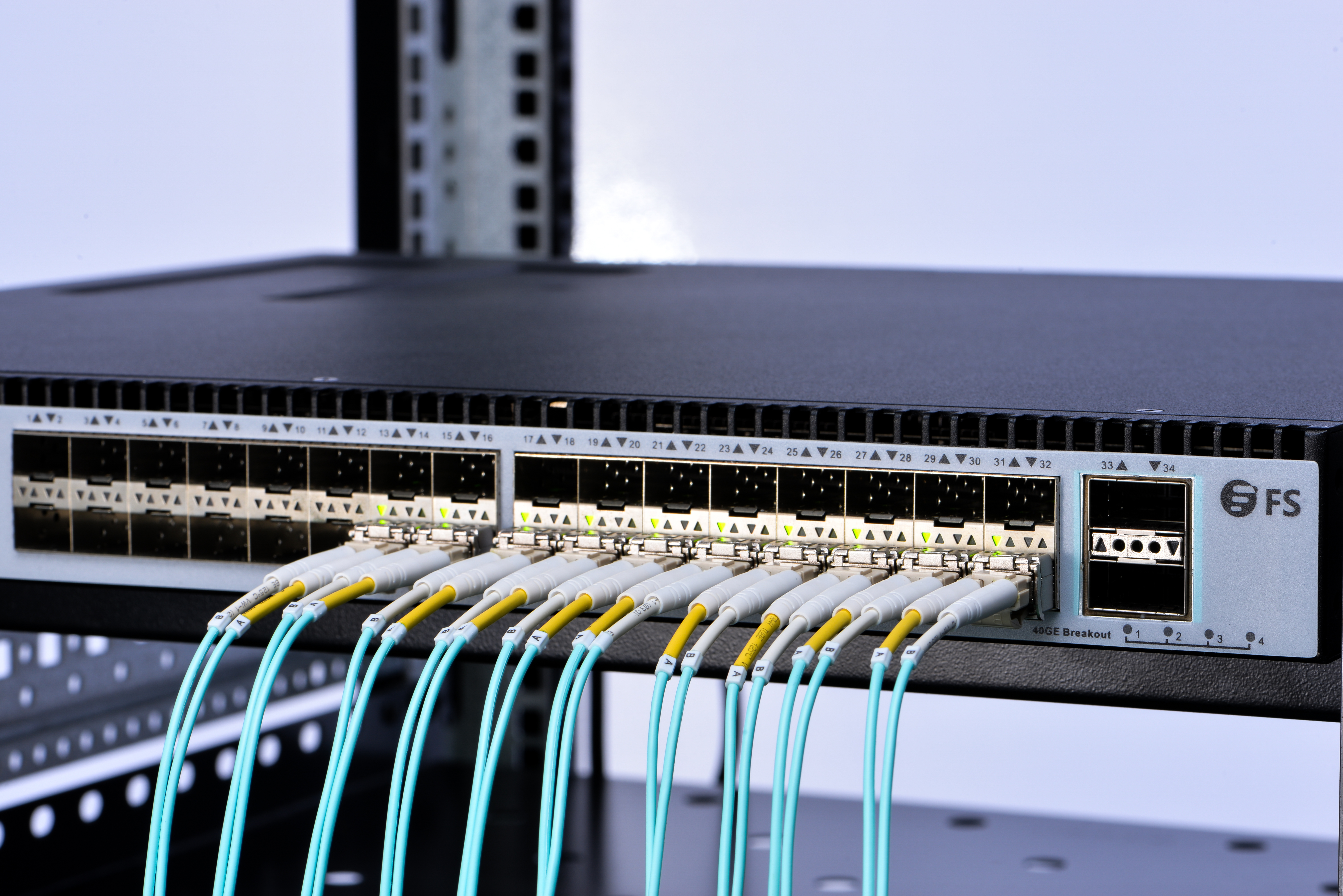 patch panel vs switch: network switch